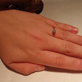 【アイプリモ(I-PRIMO)の口コミ】 デザインがとてもシンプルでとても気に入りました。
また、ダイヤの形の綺…