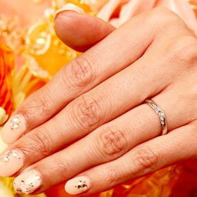 【ラザール ダイヤモンド(LAZARE DIAMOND)の口コミ】 男性はシンプル、女性ものは少しキラキラがいいというデザインの希望と、…