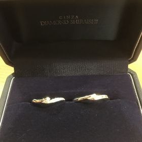 【銀座ダイヤモンドシライシの口コミ】 この指輪の決めては、店員さんのオススメを何店舗か見ていてその時に一目…