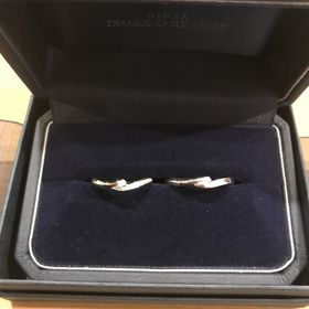 【銀座ダイヤモンドシライシの口コミ】 この指輪にした決め手は、銀座ダイヤモンドシライシさんでは、色々な指輪…