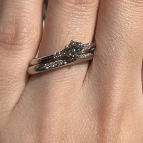 【アイプリモ(I-PRIMO)の口コミ】 結婚指輪と婚約指輪の両方の購入を検討していた為、セットで着用させて頂…
