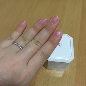 【4℃ BRIDAL(ヨンドシーブライダル)の口コミ】 婚約指輪だからといって、大粒ダイヤがひとつ付いているデザインは、色々…