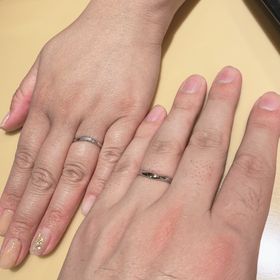 【Disney Cinderella(ディズニー シンデレラ)】の口コミ 形はウェーブでダイヤが斜めについているのが良かったので希望通りの形であ...