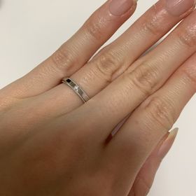 【ラザール ダイヤモンド(LAZARE DIAMOND)の口コミ】 両サイドに途切れなくミル打ちが施されたデザインに一目惚れしました。色…