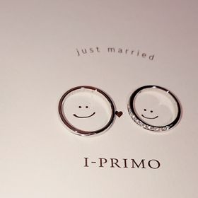 【アイプリモ(I-PRIMO)の口コミ】 指輪のデザインが他店にはない側面にまでダイヤモンドが付いているこちら…
