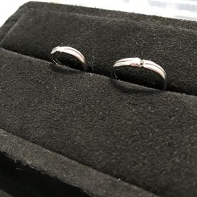【GALA JEWELRY(ガラジュエリー)の口コミ】 デザインももちろん気に入りましたが、私達が選んだ指輪は通常のプラチナ…