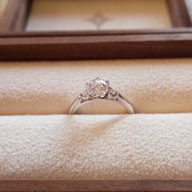 【PORTADA(ポルターダ)の口コミ】 ストレートデザインで、重ね付けをしたかった。
その事を、店員さんに相談…