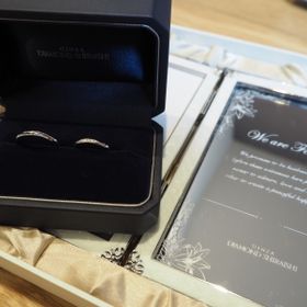 【銀座ダイヤモンドシライシの口コミ】 デザインと付け心地の良さで決めました。日常的に付ける指輪のため、派手…