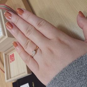 【杢目金屋(もくめがねや)の口コミ】 Ｖ字型のラインが非常に綺麗で上品な部分が決め手になりました。センター…