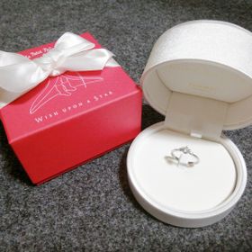 【festaria bijou SOPHIA(フェスタリア ビジュソフィア)の口コミ】 プロポーズにて主人にいただきました。
いくつかお店を巡りどの婚約指輪に…