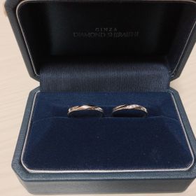 【銀座ダイヤモンドシライシの口コミ】 ストレートリングはあまり希望ではなかったのですが、このデザインはとっ…