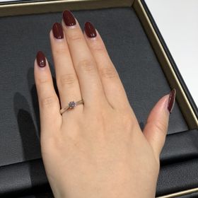 【ラザール ダイヤモンド(LAZARE DIAMOND)の口コミ】 一見シンプルですが、サイドから光を取り込めるデザインです。
サイドのト…