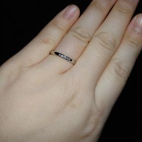 【ラザール ダイヤモンド(LAZARE DIAMOND)の口コミ】 ダイヤモンドが5石ついた指輪です。
派手すぎず、シンプルすぎず、飽きの…