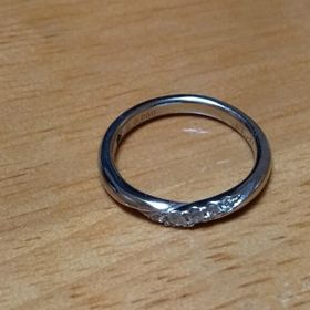 【銀座ダイヤモンドシライシの口コミ】 婚約指輪を購入しなかったため、結婚指輪はダイヤモンドがついたデザイン…