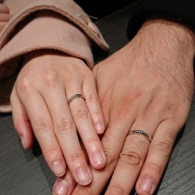 【ラザール ダイヤモンド(LAZARE DIAMOND)の口コミ】 プラチナ、シンプル、可愛くダイア有り、パッと見てお揃いのデザインと分…