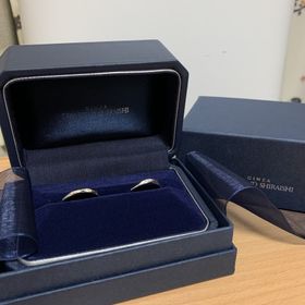 【銀座ダイヤモンドシライシの口コミ】 一目でデザインが気に入りました。他に試着したものと比べても、新郎新婦…