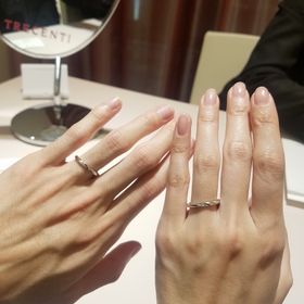 【TRECENTI(トレセンテ)の口コミ】 デザインはシンプルだけど、真ん中にデザインがあり、派手すぎない煌めき…