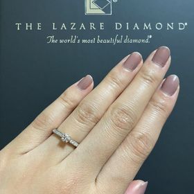 【ラザール ダイヤモンド(LAZARE DIAMOND)の口コミ】 指輪のデザインが決め手でした。ダイヤモンドが華やかで、でもとっても上…