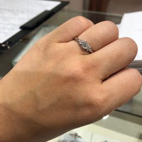 【TRECENTI(トレセンテ)の口コミ】 トレセンテさんは花をモチーフにしたリングのイメージが強くて、購入する…