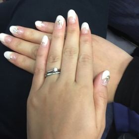 【Something Blue(サムシングブルー)の口コミ】 2人が満足が行く指輪を探していました。デザインはダイヤが細かく入ってい…