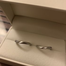 【THREE TREES(スリーツリーズ)の口コミ】 2人であれこれ店舗を見て回った結果、ウェーブのかかったデザインが好みだ…