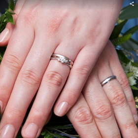 【アイプリモ(I-PRIMO)の口コミ】 シンプルなデザインを求めていました。私の指が主人より太いのですが、お…