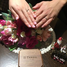 【TANZO.(鍛造指輪)の口コミ】 結婚指輪をフルオーダーで作成しました。
デザインはシンプルなものという…