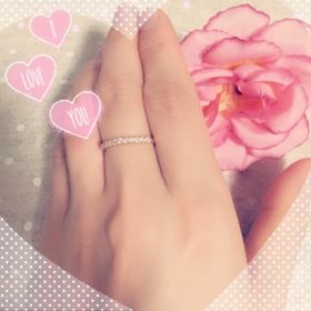 【SUEHIRO(スエヒロ)の口コミ】 29歳の誕生日の日にサプライズで頂いたものです。
彼曰く、１粒ダイヤだと…