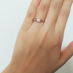 【Sweet aroma(スイートアロマ)の口コミ】 結婚する前、今の主人と一緒に婚約指輪を見に行ったのですが、ピンクダイ…