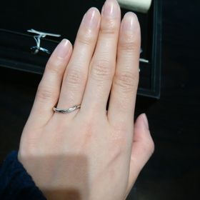 【ケイウノ ブライダル(K.UNO BRIDAL)の口コミ】 ピンクゴールドやゴールド(選択できる)のラインが入っているデザインです…