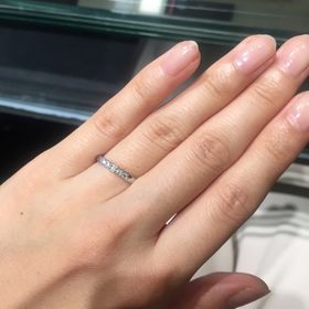 【ラザール ダイヤモンド(LAZARE DIAMOND)の口コミ】 ハーフエタニティーか迷っていましたが、結婚指輪はプラチナがしっかり見…