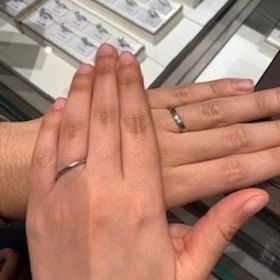 【アイプリモ(I-PRIMO)の口コミ】 細みのデザインに一目惚れしました。
また、つや消しとプラチナどちらも楽…