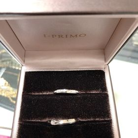 【アイプリモ(I-PRIMO)の口コミ】 自分たちは指輪をしているのが分かるような鮮やかさ、シンプルすぎずにウ…