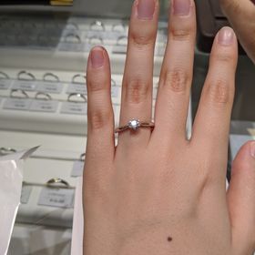 【アイプリモ(I-PRIMO)の口コミ】 エタニティタイプなど華やかなものも試着しましたが、結局自分に似合うの…