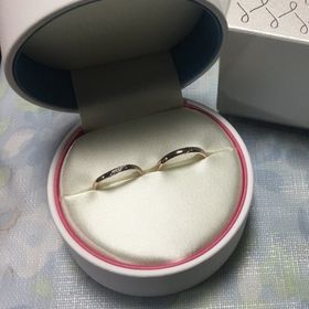 【COCKTAIL(カクテル)の口コミ】 婚約指輪が、ストッキングなどにひっかかるので、結婚指輪は、あたりが滑…
