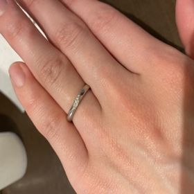 【TRECENTI(トレセンテ)の口コミ】 トレセンテは指輪の内側の作りが内甲丸で、他よりも丸みがあり、指輪をつ…