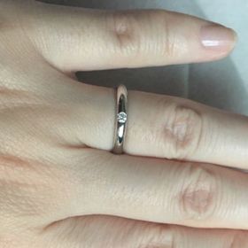 【ROYAL ASSCHER(ロイヤル・アッシャー)の口コミ】 全体的に丸みを帯びたフォルムで指に着けた時に馴染む感じがあったのが決…