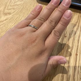 【NINA RICCI(ニナリッチ)の口コミ】 結婚指輪は彼が決めました。
会社につけていても目立ちすぎないシンプルな…