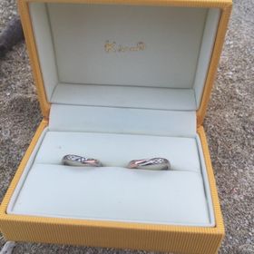 【ケイウノ ブライダル(K.UNO BRIDAL)の口コミ】 既成のリングをいくつか他のお店で試してみて、なかなか希望に合うものが…