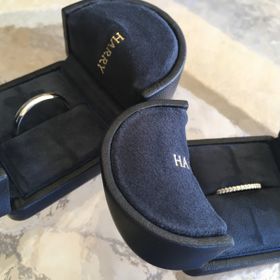 【ハリー・ウィンストン(Harry Winston)の口コミ】 婚約指輪と重ね付けしたかったので、シンプルなデザインのものが欲しく、…