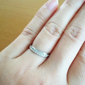 【STAR JEWELRY(スタージュエリー)の口コミ】 ダイヤが入っているものが良かったので、それを第一条件に選びました。
お…