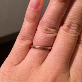 【ケイウノ ブライダル(K.UNO BRIDAL)の口コミ】 長く装着することを考えると、何歳になっても飽きのこないシンプルなもの…