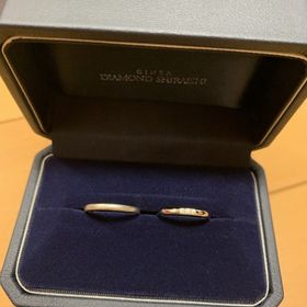 【銀座ダイヤモンドシライシの口コミ】 デザインと付け心地が気に入り、日常的に使用しやすくこの指輪に決めまし…