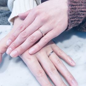 【COCKTAIL(カクテル)の口コミ】 シンプルなデザインでカラーはピンクゴールドで、予算は2人で10万円ほどで…