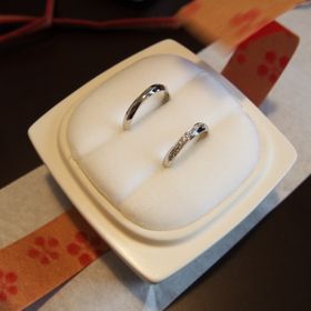 【俄(にわか)の口コミ】 デザインが素敵だと思いました。女性用はダイヤが散りばめられており、シ…