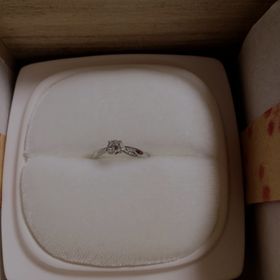 【俄(にわか)の口コミ】 友達や身近な人が持っていないブランドのもので、シンプルで上品なデザイ…