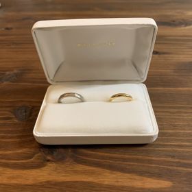 【mina.jewelry(ミナジュエリー)の口コミ】 インスタで見てデザインがお互いの好みのものが多かったので選びました。
…