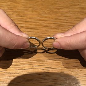 【エクセルコダイヤモンド(EXELCO DIAMOND)の口コミ】 デザインとサービスで決めました。
決めるまで7店舗ほど見ましたが、
女性…