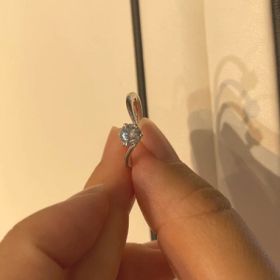 【GALA JEWELRY(ガラジュエリー)の口コミ】 シンプルですが動きのあるデザインであり、ウェーブの形はあまり見たこと…