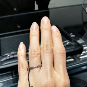 【エクセルコダイヤモンド(EXELCO DIAMOND)の口コミ】 デザインが特徴的で彼がとても気に入り購入しました。
私はエクセルコの中…